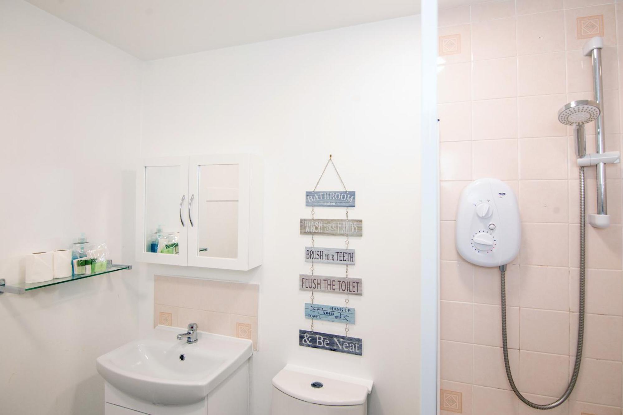 The Summit West End- Elegant Apartment With Free Parking In Prime Location Aberdeen Exterior photo
